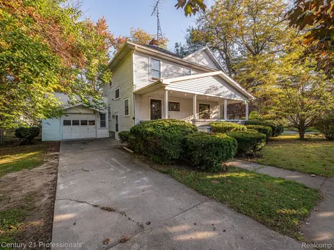 Exterior - 262 E River St, Deerfield, MI 49238 photo 3 of 9