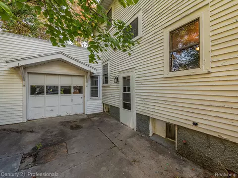 Exterior - 262 E River St, Deerfield, MI 49238 photo 5 of 9