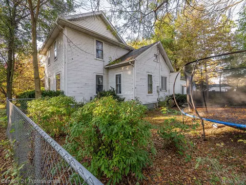 Exterior - 262 E River St, Deerfield, MI 49238 photo 6 of 9