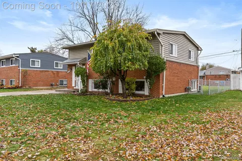 11840 Chattman Dr, Sterling Heights, MI 48313