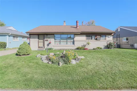 25720 Miracle Dr, Madison Heights, MI 48071