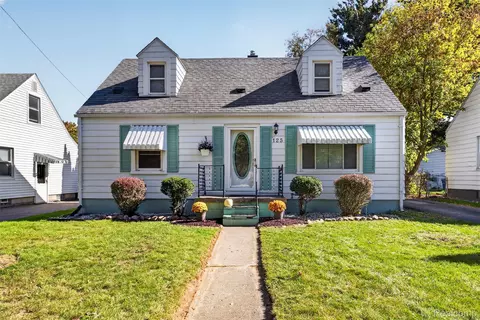 125 Ascot Ave, Waterford, MI 48328