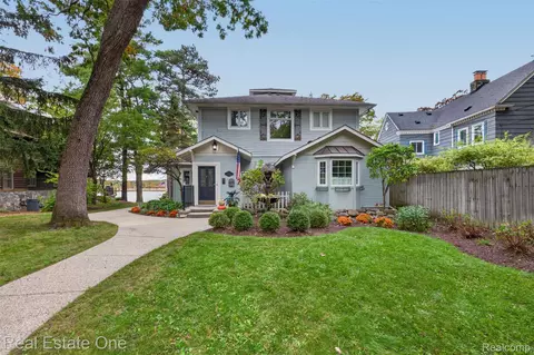 4123 Windiate Park Dr, Waterford, MI 48329