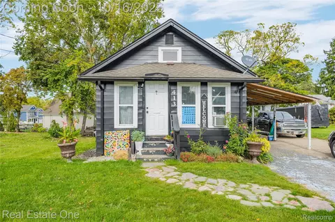 413 Osmun St, Pontiac, MI 48342