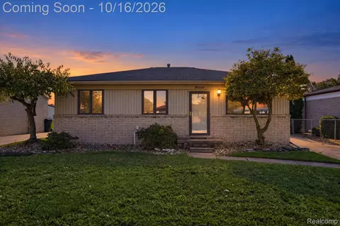 16318 Wellington Ave, Roseville, MI 48066