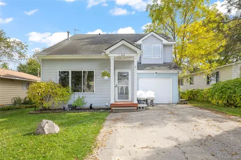 64 Shotwell St, White Lake, MI 48386