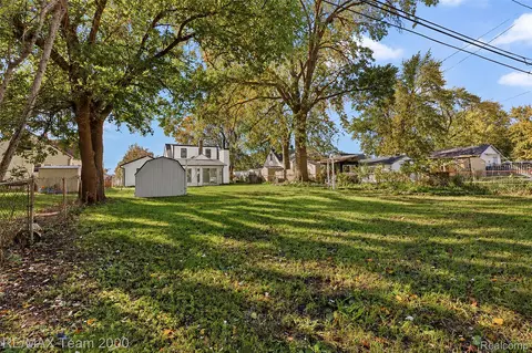 Exterior - 7735 Beech Daly Rd, Taylor, MI 48180 photo 5 of 5