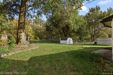 Exterior - 7735 Beech Daly Rd, Taylor, MI 48180 photo 2 of 5