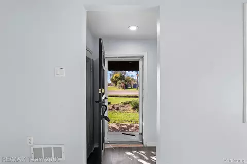 Entry Way - 7735 Beech Daly Rd, Taylor, MI 48180 photo 1 of 2