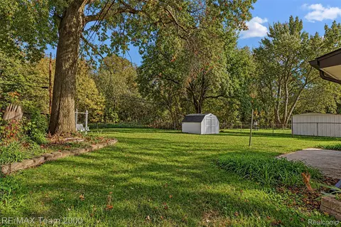 Exterior - 7735 Beech Daly Rd, Taylor, MI 48180 photo 1 of 5