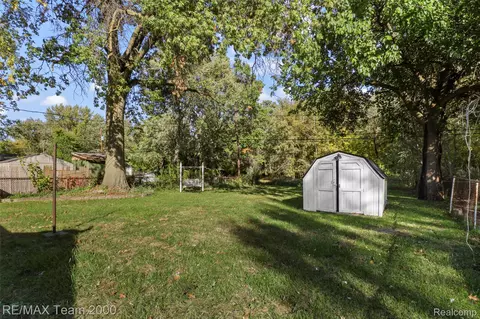 Exterior - 7735 Beech Daly Rd, Taylor, MI 48180 photo 3 of 5