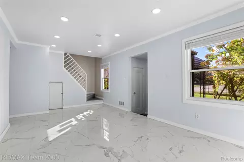 Living - 7735 Beech Daly Rd, Taylor, MI 48180 photo 2 of 5