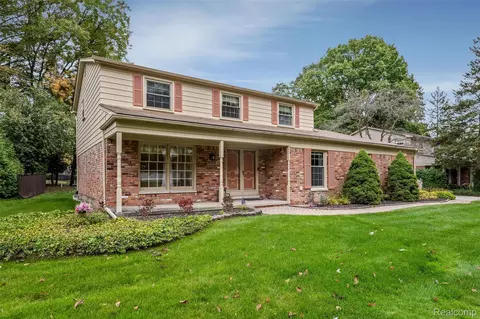 Exterior - 3688 Estates Dr, Troy, MI 48084 photo 2 of 7
