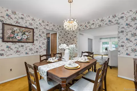 Dining - 3688 Estates Dr, Troy, MI 48084 photo 2 of 4