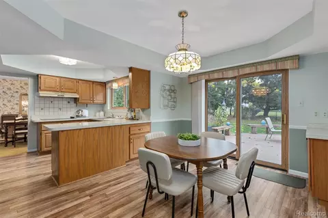 Dining - 3688 Estates Dr, Troy, MI 48084 photo 3 of 4