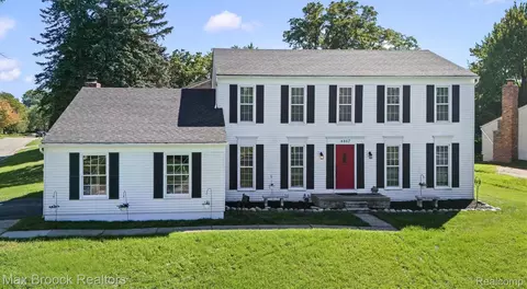 4467 Apple Valley Ln, West Bloomfield, MI 48323