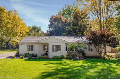 3408 Bald Mountain Rd, Auburn Hills, MI 48326