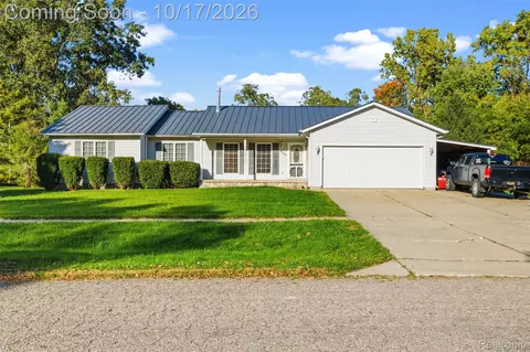 520 Jonathon Dr, Almont, MI 48003