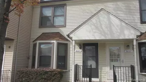 3025 Carly Ct, Auburn Hills, MI 48326