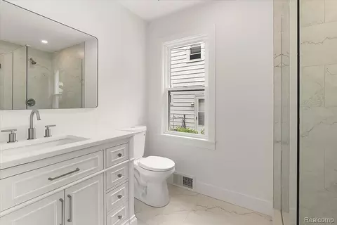 Bath - 2155 E 8 Mile Rd, Grosse Pointe Woods, MI 48236 photo 1 of 5