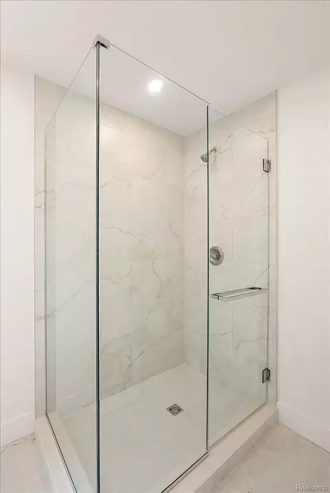 Bath - 2155 E 8 Mile Rd, Grosse Pointe Woods, MI 48236 photo 3 of 5
