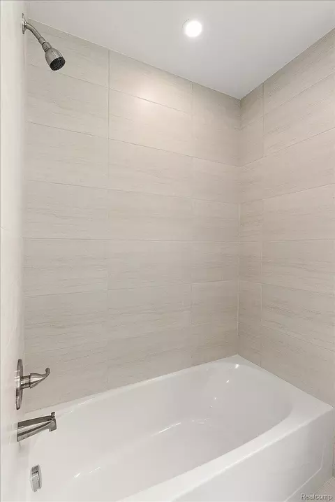 Bath - 2155 E 8 Mile Rd, Grosse Pointe Woods, MI 48236 photo 5 of 5