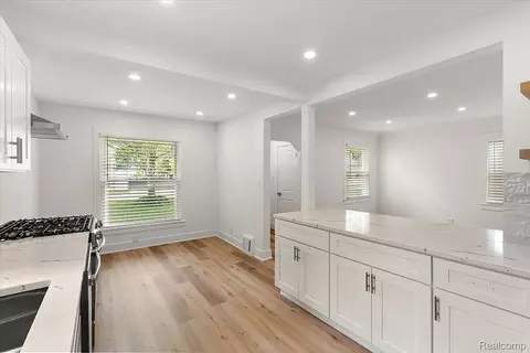 Kitchen - 2155 E 8 Mile Rd, Grosse Pointe Woods, MI 48236 photo 4 of 5