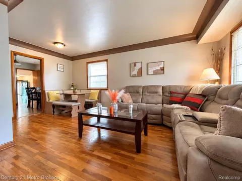 3501 Clairmont St, Flint, MI 48503 photo 3