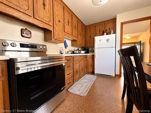 3501 Clairmont St, Flint, MI 48503 photo 4