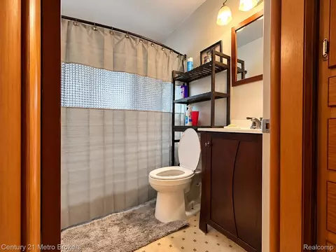 3501 Clairmont St, Flint, MI 48503 photo 5