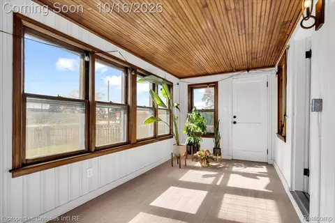 Exterior - 890 E Bennett Ave, Ferndale, MI 48220 photo 2 of 3