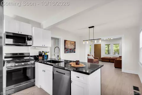 Kitchen - 890 E Bennett Ave, Ferndale, MI 48220 photo 3 of 4