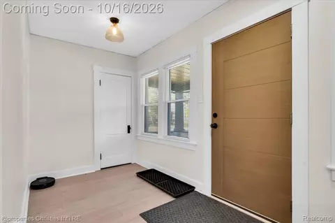 Entry Way - 890 E Bennett Ave, Ferndale, MI 48220 photo 1 of 1