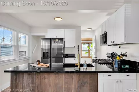 Kitchen - 890 E Bennett Ave, Ferndale, MI 48220 photo 4 of 4