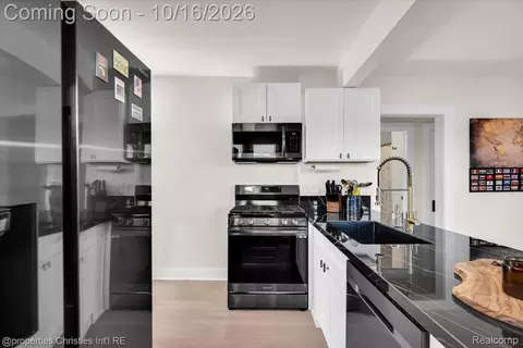 Kitchen - 890 E Bennett Ave, Ferndale, MI 48220 photo 2 of 4