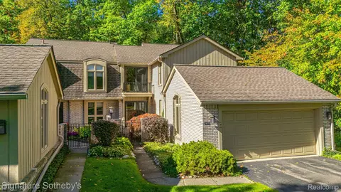 1419 Ravineview Ct, Bloomfield Hills, MI 48304