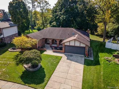 17161 Francavilla Dr, Livonia, MI 48152