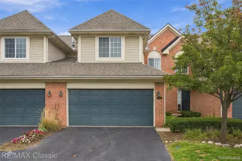 413 N James Cir #ROYAL, Oak, MI 48168