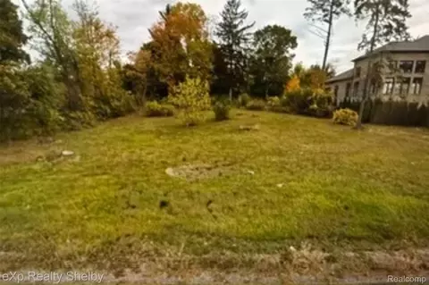 792 W Long Lake Rd, Bloomfield, MI 48302