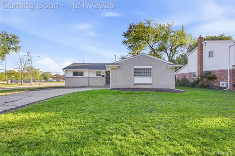 29105 Southgate Dr, Southfield, MI 48076