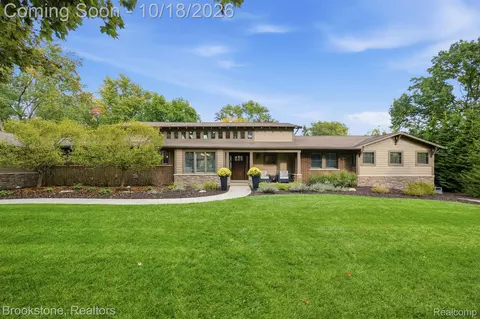 32484 Westlady Dr, Beverly Hills, MI 48025