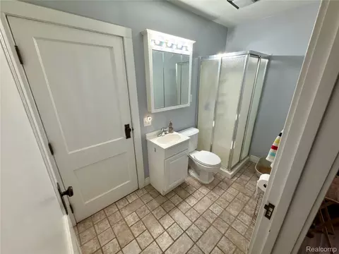 Bath - 1469 Hendricks Dr, Monroe, MI 48162 photo 1 of 3