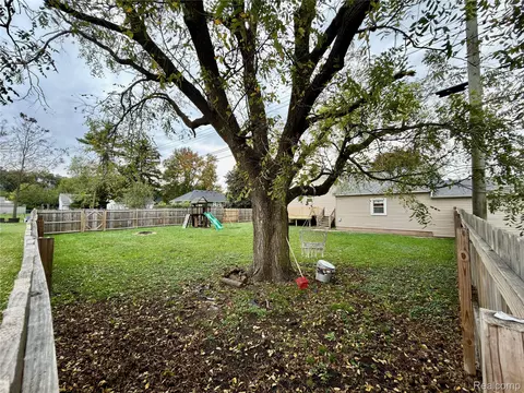 Exterior - 1469 Hendricks Dr, Monroe, MI 48162 photo 8 of 8