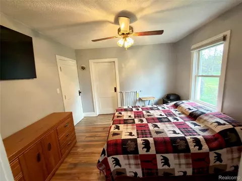 Bedroom - 1469 Hendricks Dr, Monroe, MI 48162 photo 2 of 4