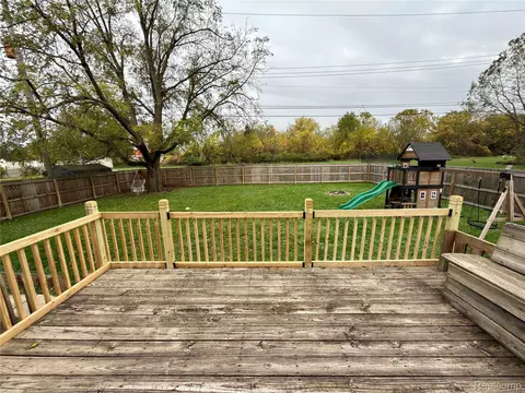 Exterior - 1469 Hendricks Dr, Monroe, MI 48162 photo 3 of 8