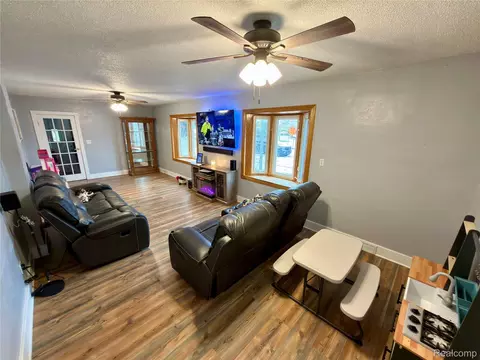 Living - 1469 Hendricks Dr, Monroe, MI 48162 photo 2 of 2