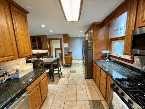 Kitchen - 1469 Hendricks Dr, Monroe, MI 48162 photo 4 of 5