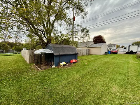 Exterior - 1469 Hendricks Dr, Monroe, MI 48162 photo 7 of 8