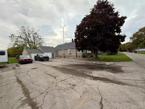 Exterior - 1469 Hendricks Dr, Monroe, MI 48162 photo 5 of 8