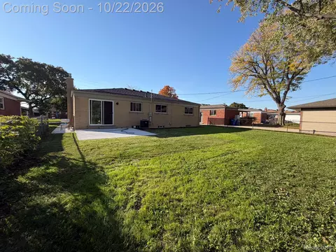 32142 Stricker Dr, Warren, MI 48088 photo 2